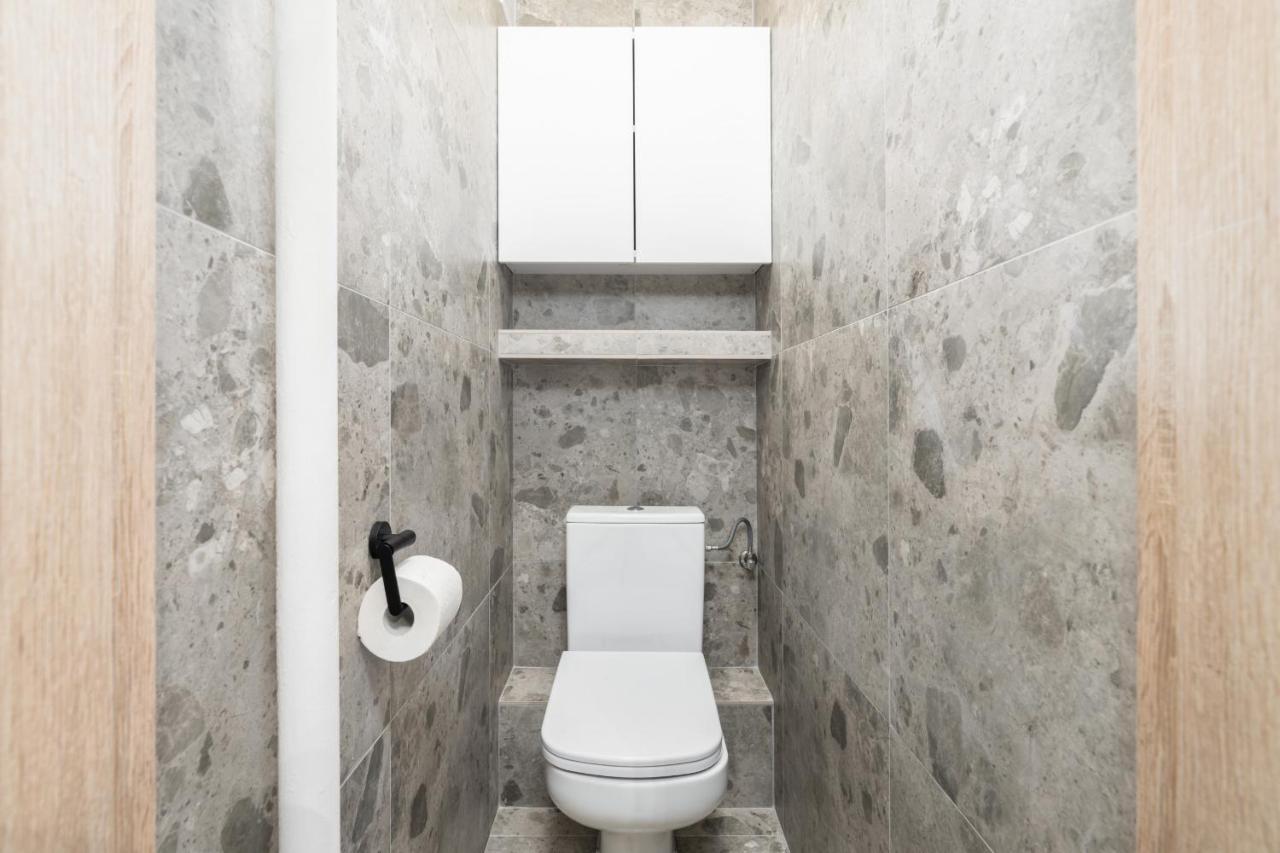 Stylish Near Wroclavia For 4 Guests By Renters