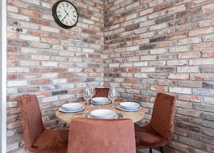 Stylish Apartment Near Wroclavia For 4 Guests By Noclegi Renters