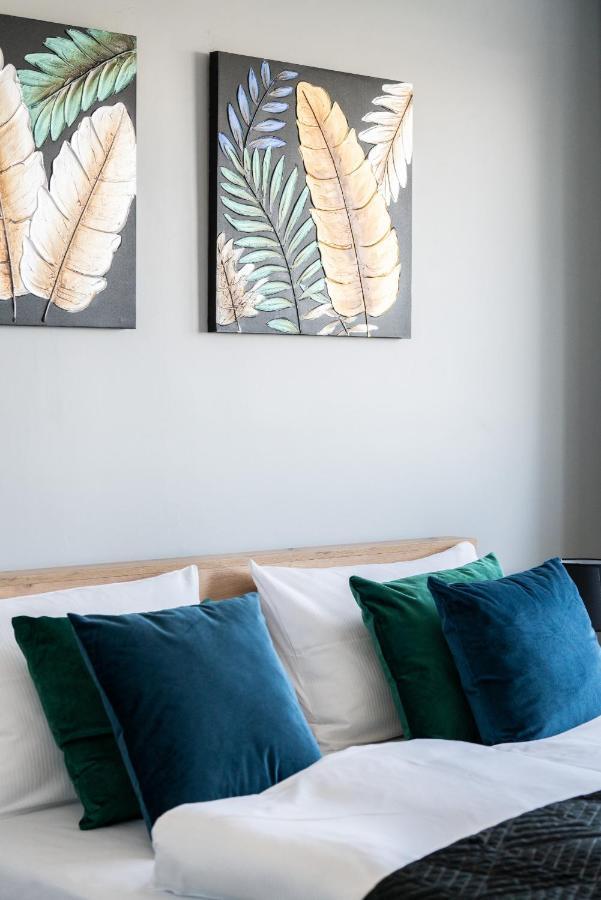 Stylish Near Wroclavia For 4 Guests By Renters *