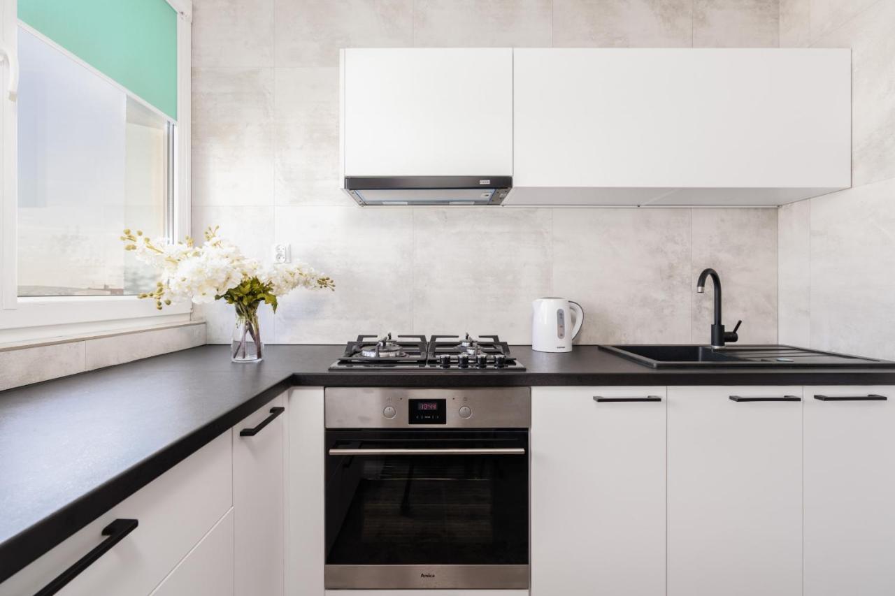 Stylish Near Wroclavia For 4 Guests By Renters Apartment Wroclaw