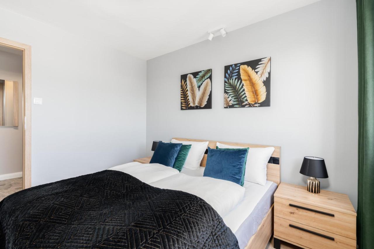 Apartment Stylish Near Wroclavia For 4 Guests By Renters