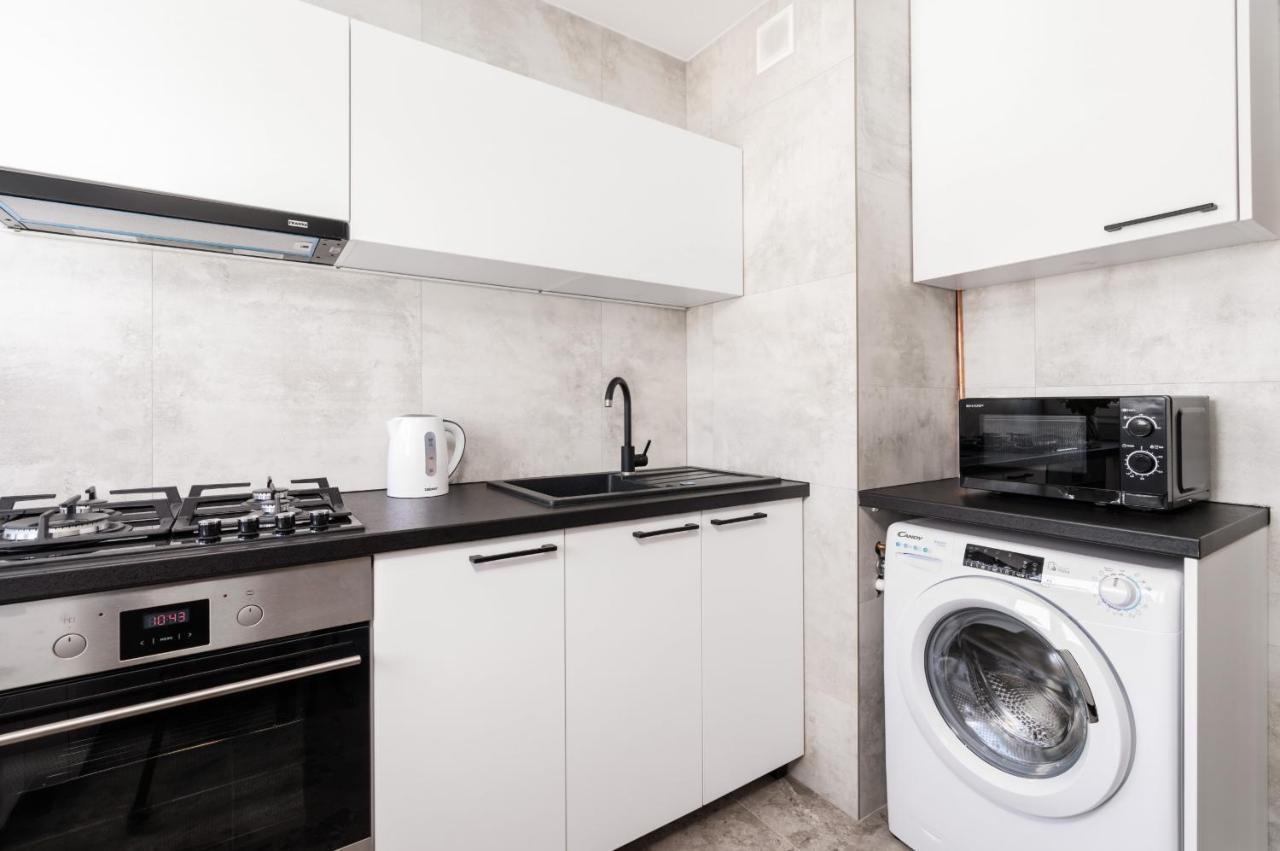 Stylish Near Wroclavia For 4 Guests By Renters Apartment Wroclaw